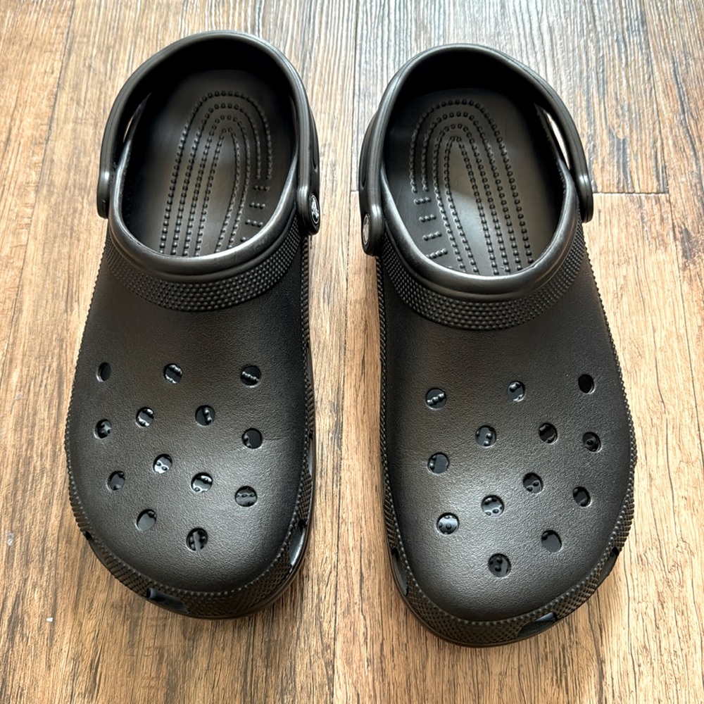 CROCS in all black. Sized 12 Men’s.
